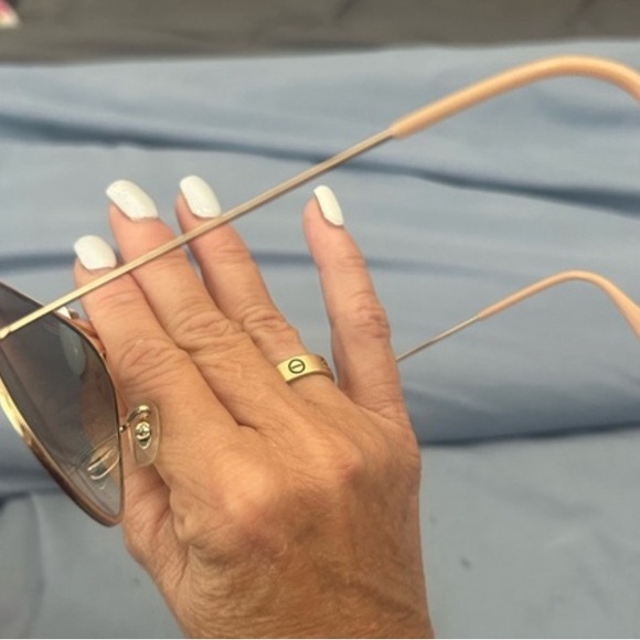 Ray Ban Aviators! Blue gradient lenses and gold frames. - Picture 4 of 4